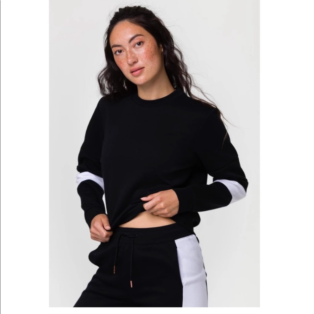 Onzie Black & White Blocked CrewTop size M/L